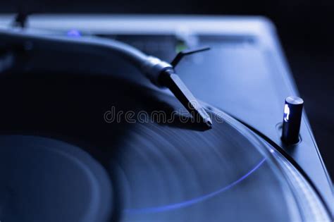 Is Vinyl the Best Way to Listen to Music? Or How the Analog Tape Can Bring Back the Magic?